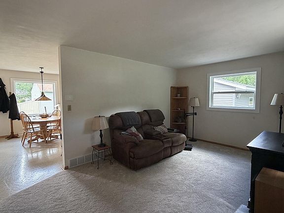 3rd image of 156979 SCHROEDER DRIVE