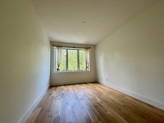 5th image of 223 Howard Ave #2A