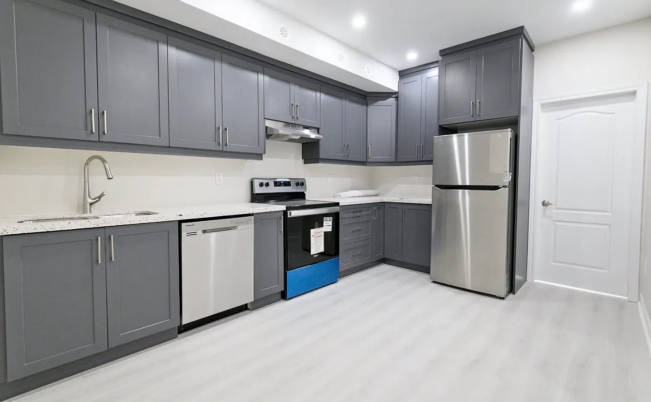 Bur Oak Ave, Markham — Photo 1