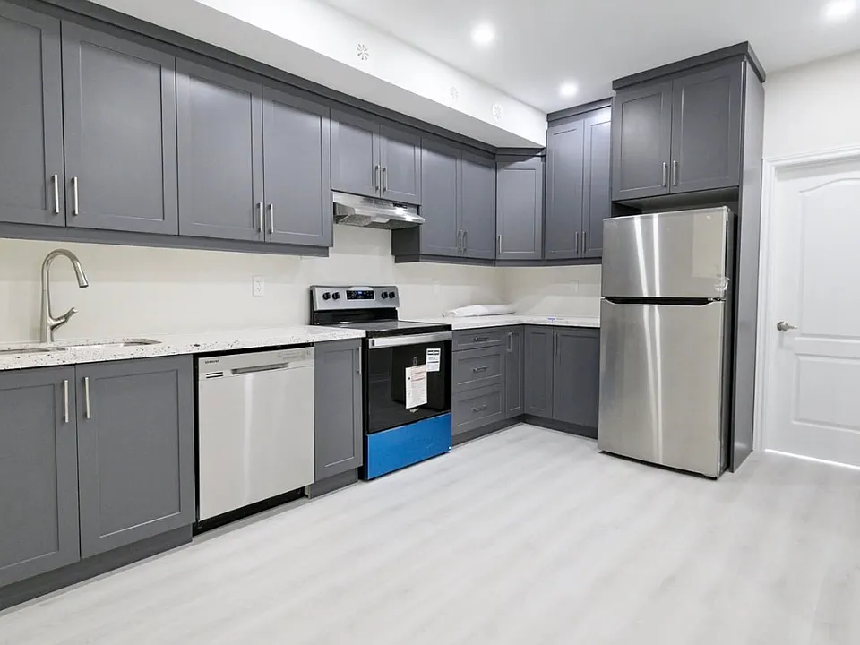 Bur Oak Ave