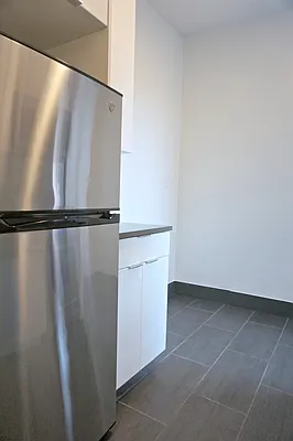 Rented by Metropolitan Equities | media 17