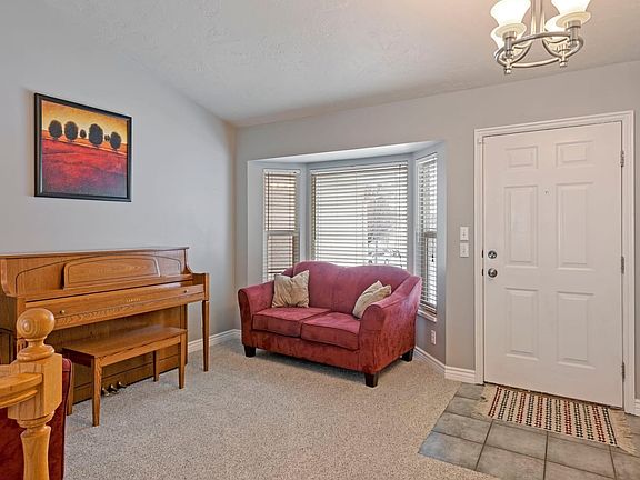 3rd image of 5227 Butterfield Peak Cir