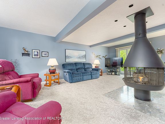 3rd image of 1810 Briarwood Dr