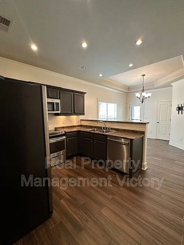 3 bed, 2.0 bath, 1394 sqft, $1,900 — Photo 4