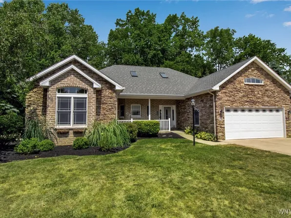 654 Chicora Dr, Lewiston, NY 14092
