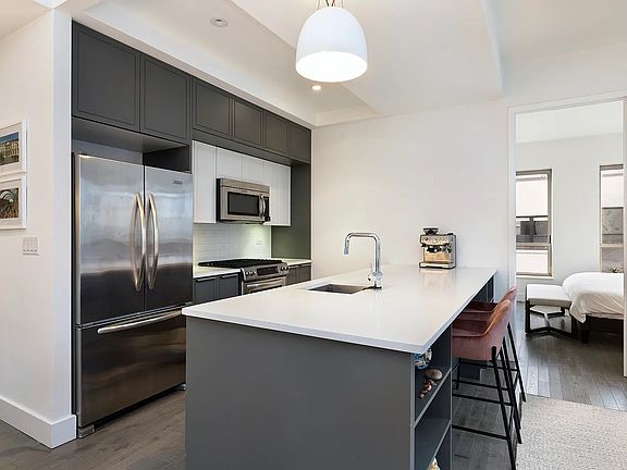 3rd image of 416 W 52nd St #708