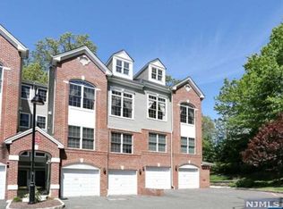 27 Rhodes Ct, Hawthorne, NJ 07506