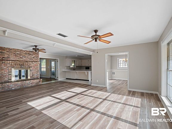 4th image of 909 Caroline Ave