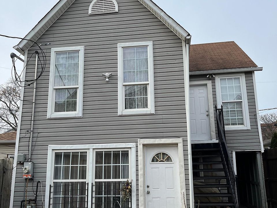 1st image of 1740 N Sawyer Ave