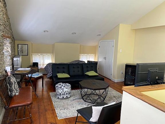 2nd image of 126 Dupont St #3