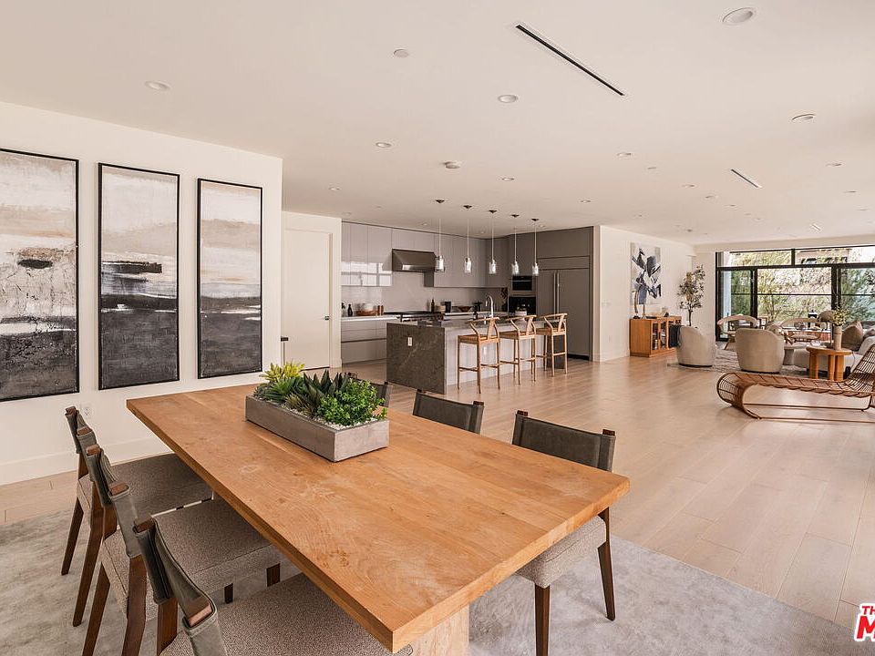 1st image of 425 N Palm Dr #202