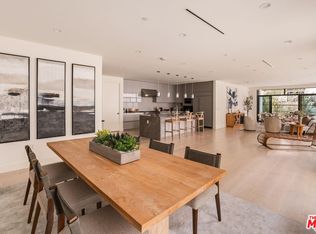 425 N Palm Dr #202, Beverly Hills, CA 90210