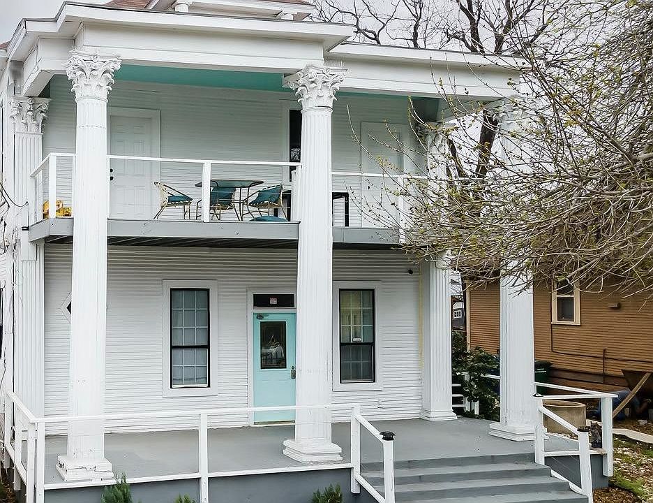 1st image of 411 E Carson St #2