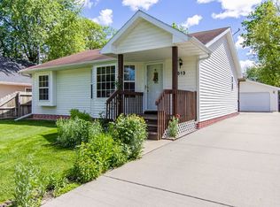 613 SW 61st St, Des Moines, IA 50312
