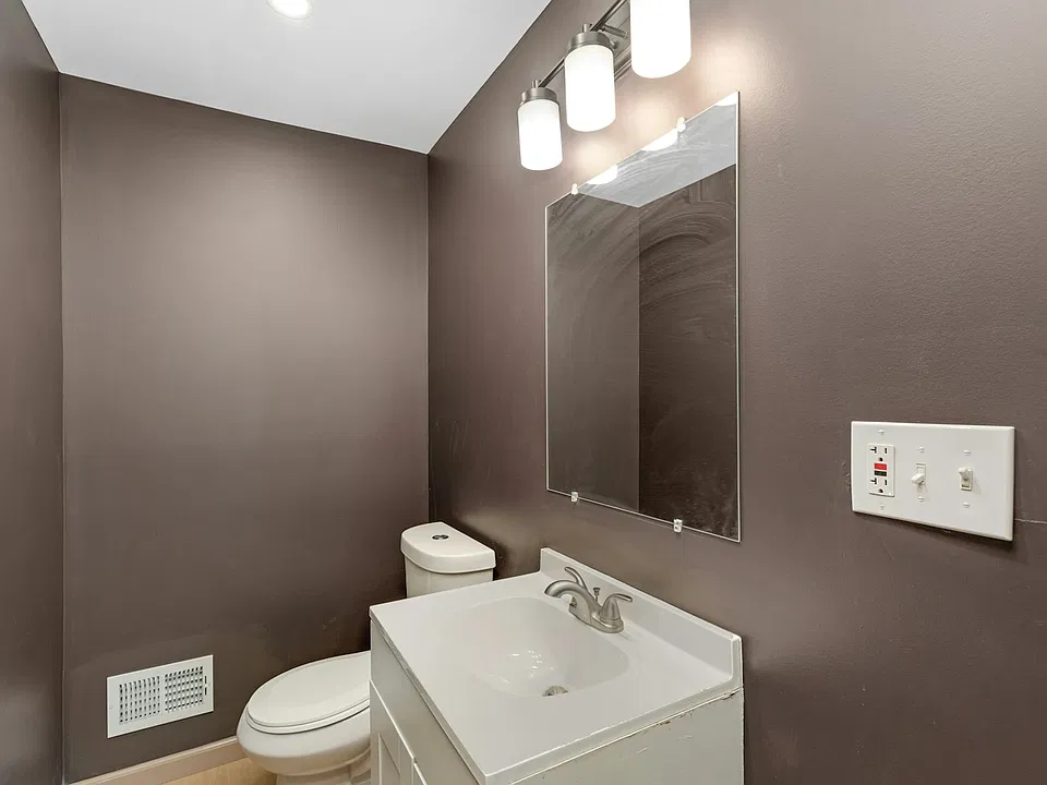 1/2 Bath
