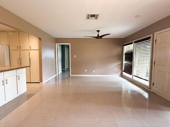 2nd image of 19 Saint Andrews Ln
