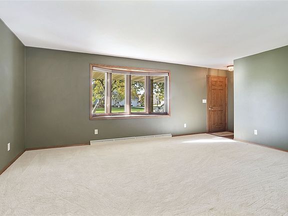 Living room w/bowed window