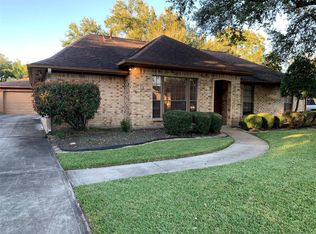 5011 Colombia Dr, Pasadena, TX 77505