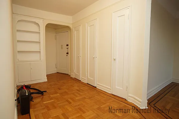 Rented by Norman Raindel, LREB | media 40