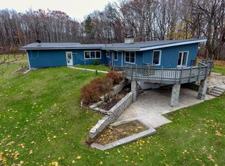 1439 Emerald Dr, Hartford, WI 53027