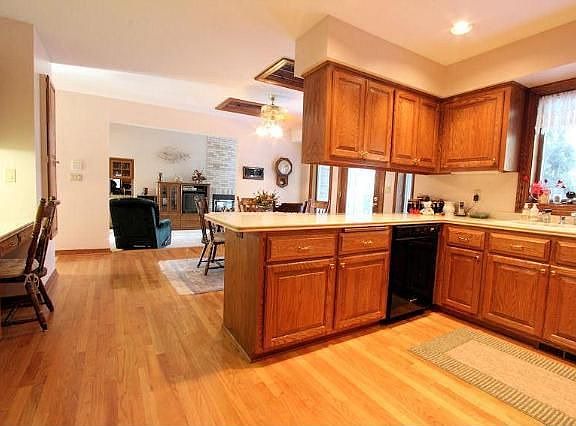 3rd image of N72W26946 White Pine Dr
