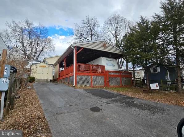 48 Hot Dog Rd, Falling Waters, WV 25419