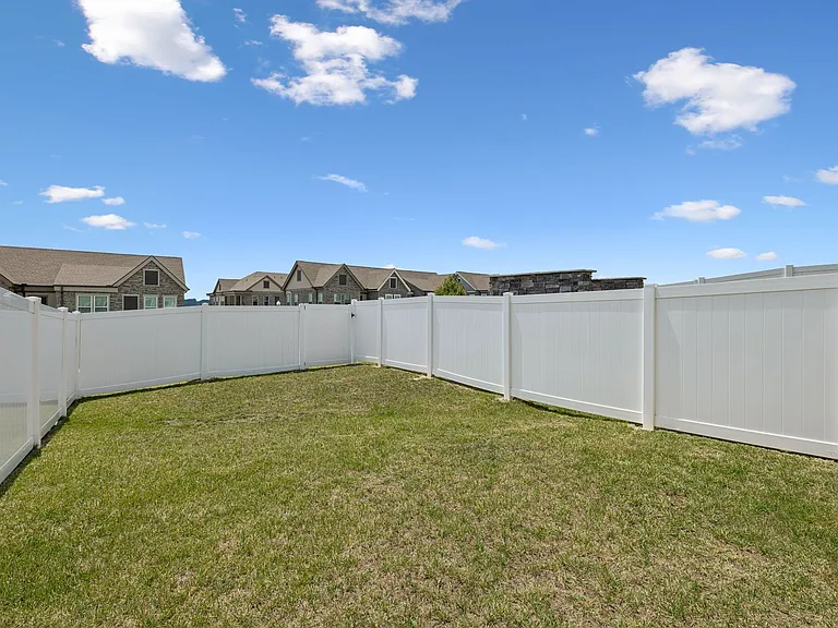 1021 Clendening Dr — Photo 4