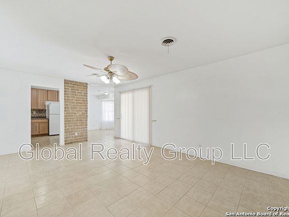 5th image of 218 Oaklane Dr