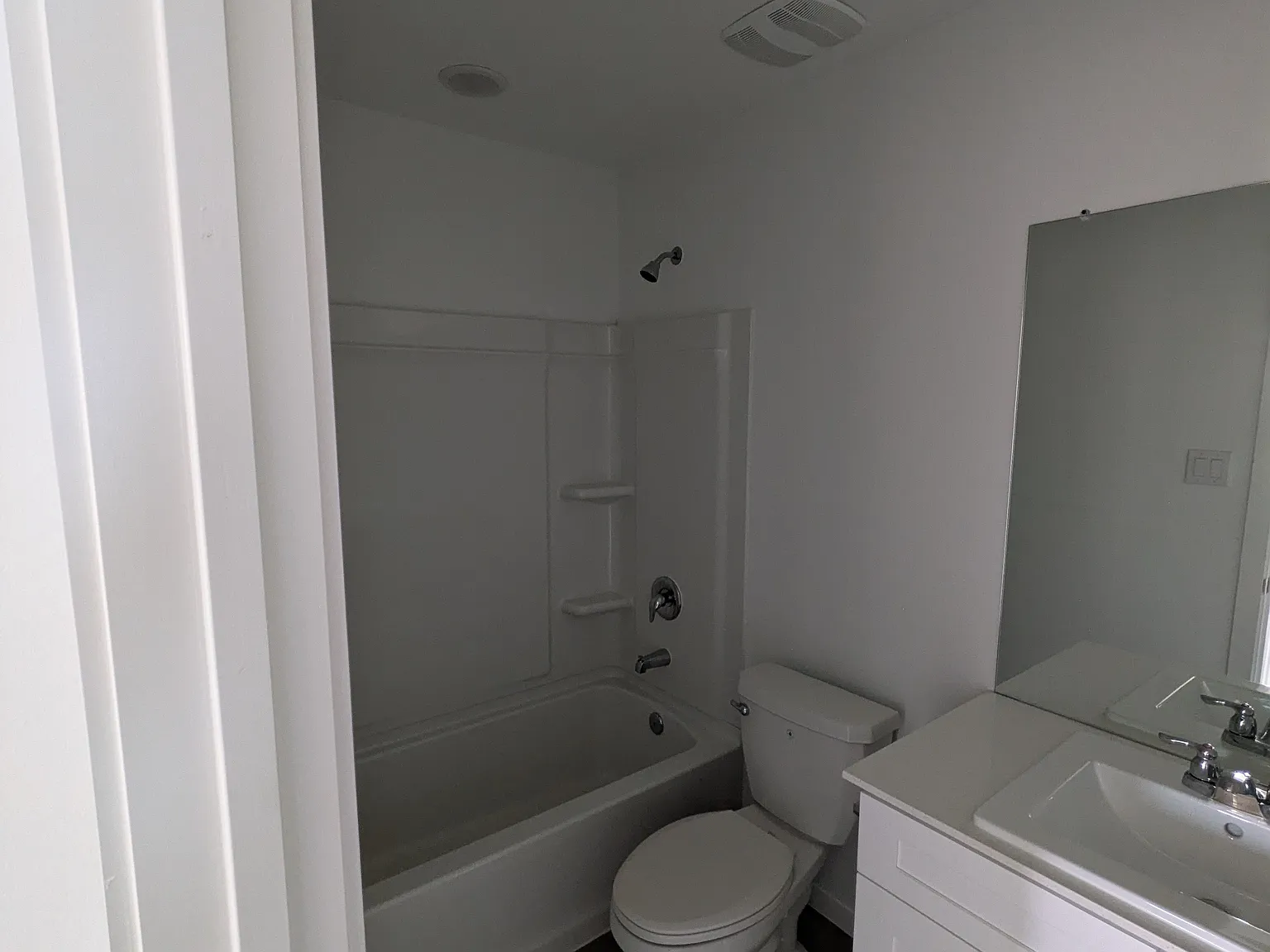 4 bed, 2.5 bath, 1897 sqft, $1,894 — Photo 2