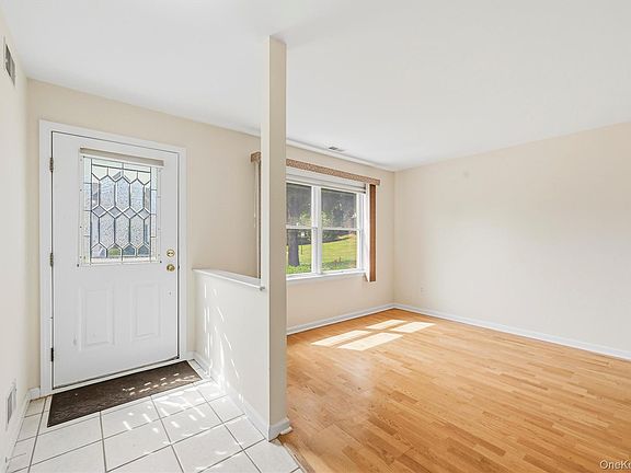 4th image of 36 Windsor Circle #D1