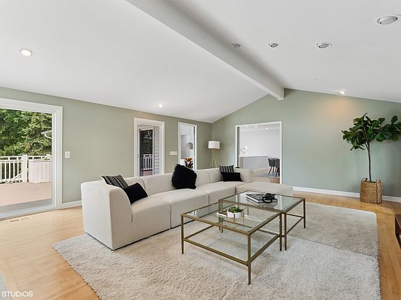 4th image of 16 Red Oak Ln