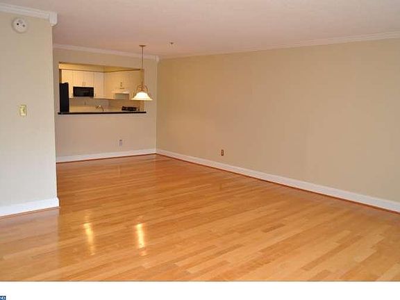 3rd image of 1704 N Park Dr APT 117