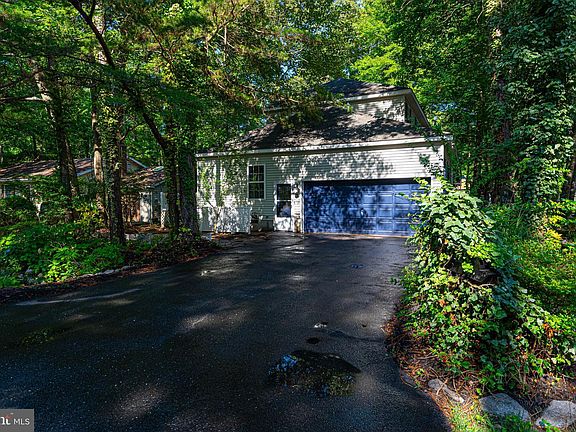 2nd image of 5 Camelot Cir