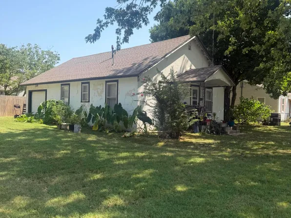 403 E Highland Street, Aurora, MO 65605