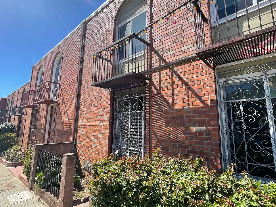 26 Garrison Ave