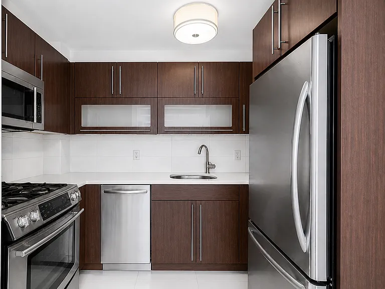 302 2nd St #9K — Photo 4