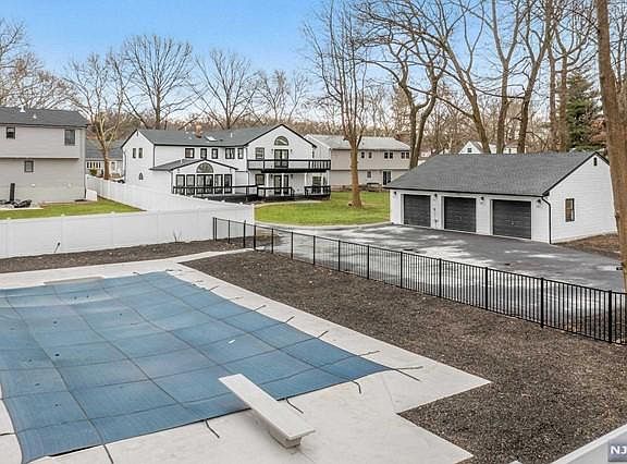 2nd image of 327 Elmwood Dr
