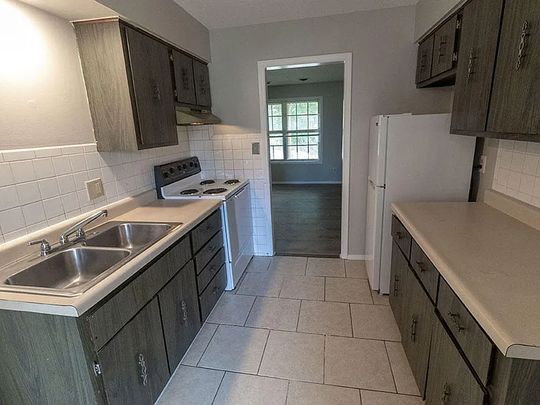 2904 Leeway Dr #D — Photo 7