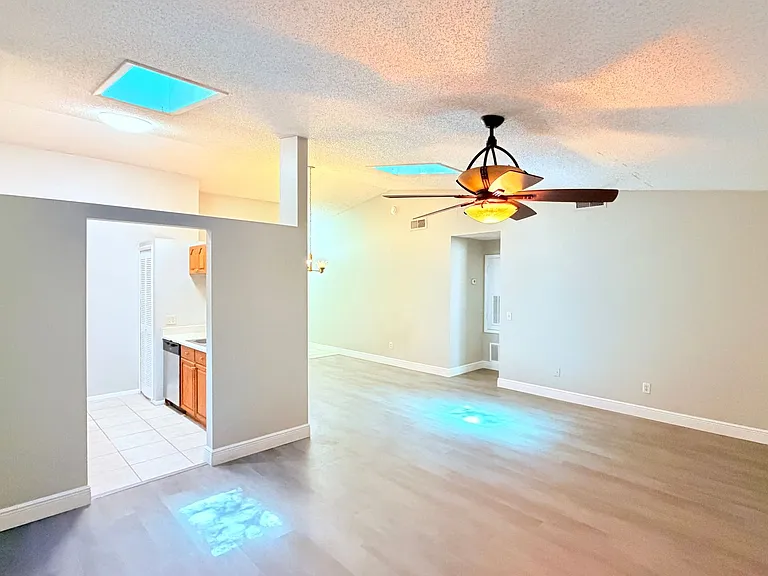 124 Clear Lake Cir — Photo 13