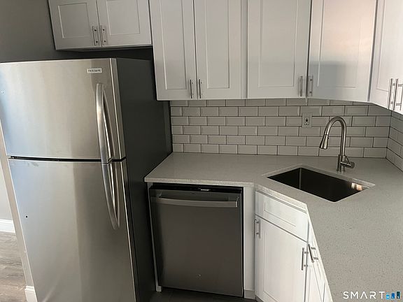 3rd image of 116 Elizabeth St #B6
