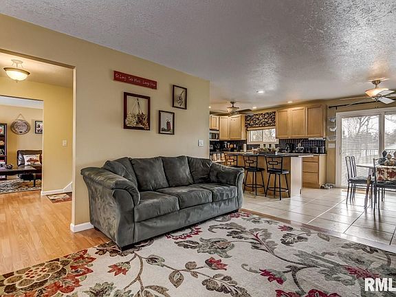 3rd image of 401 S Glen Oak Dr