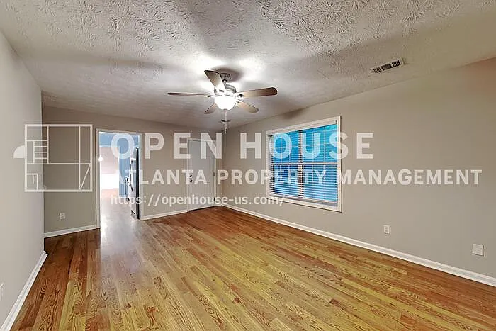 4 bed, 2.5 bath, 2030 sqft, $2,275 — Photo 4