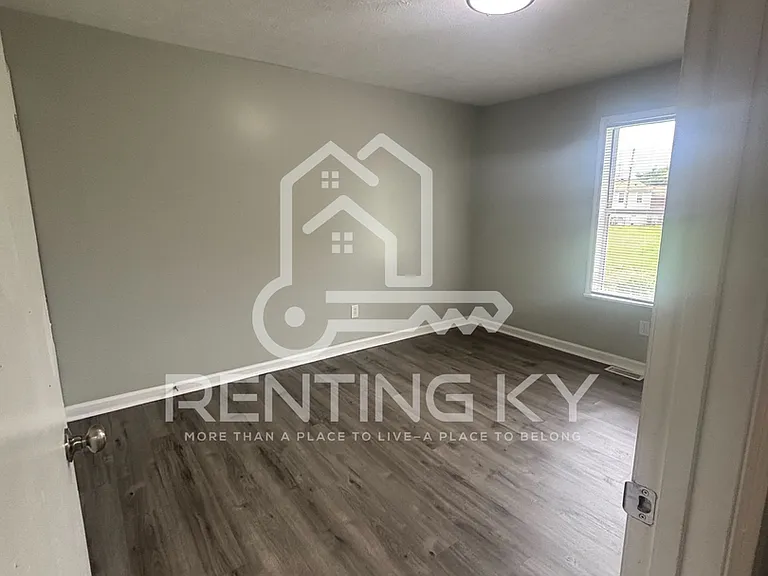 215 Peachtree Rd — Photo 12