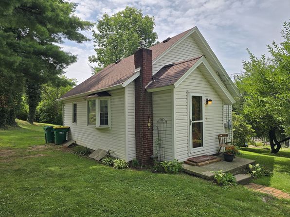106 Lowry St