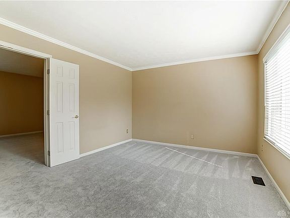 3rd image of 597 Bunchberry Dr