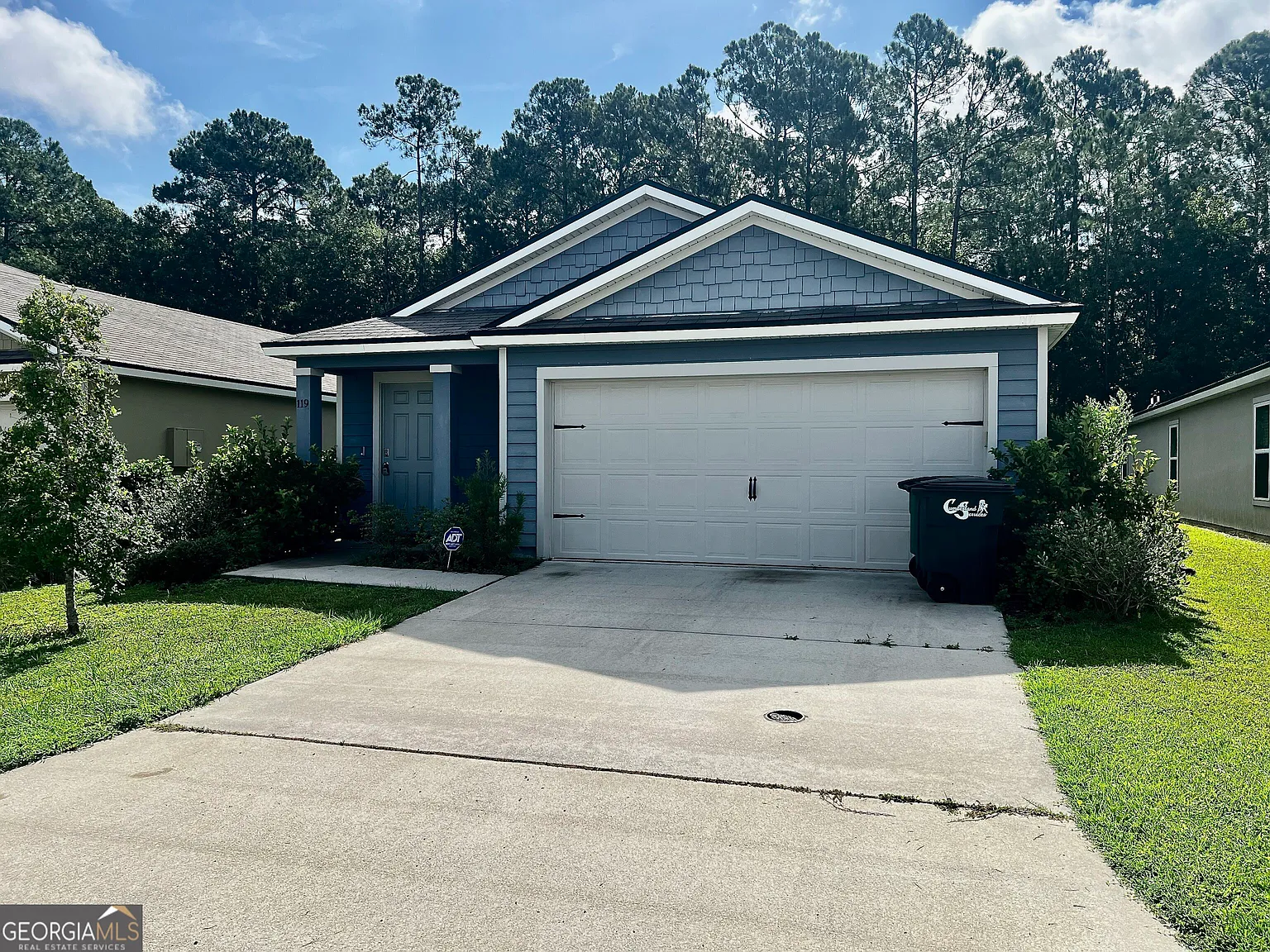 3 bed, 2.0 bath, 1222 sqft, $2,050 — Photo 1