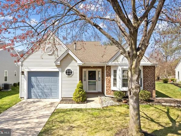 303 Moonseed Pl, Mount Laurel, NJ 08054