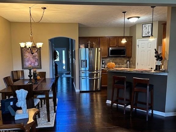 5th image of 318 Lakewick Ln