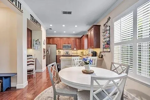 3 bed, 1744 sqft, $3,650 — Photo 3