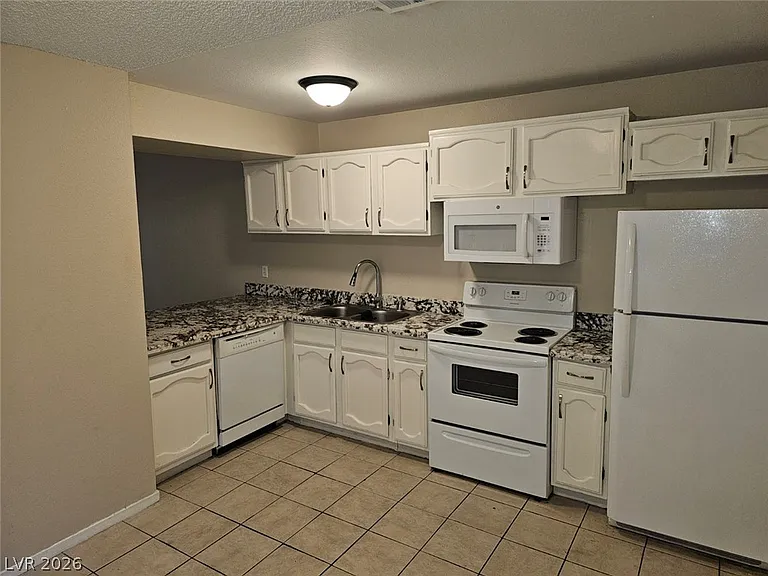 5136 Golden Ln #D — Photo 6
